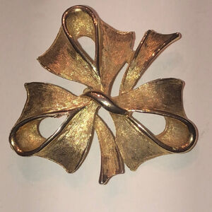 Vintage Satin Soft Gold Tone Floral Retro Boho Brooch Shoulder Pin